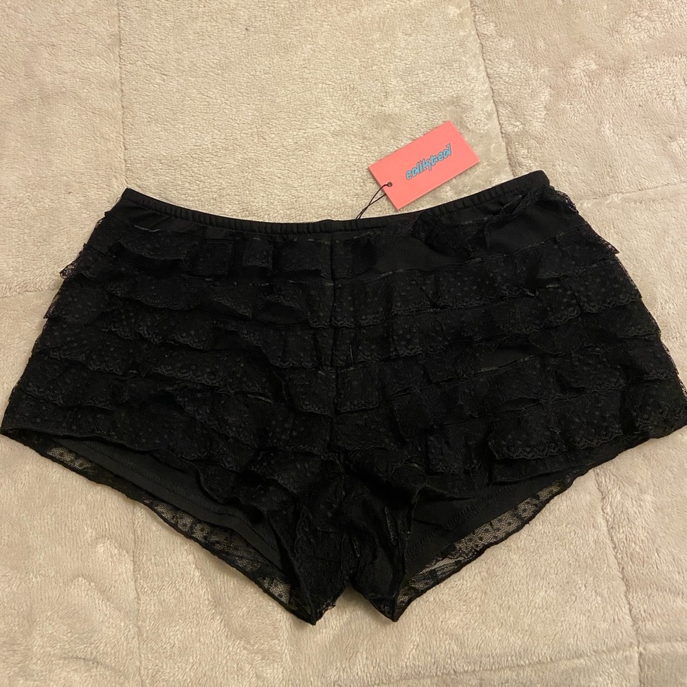 Edikted ruffle shorts